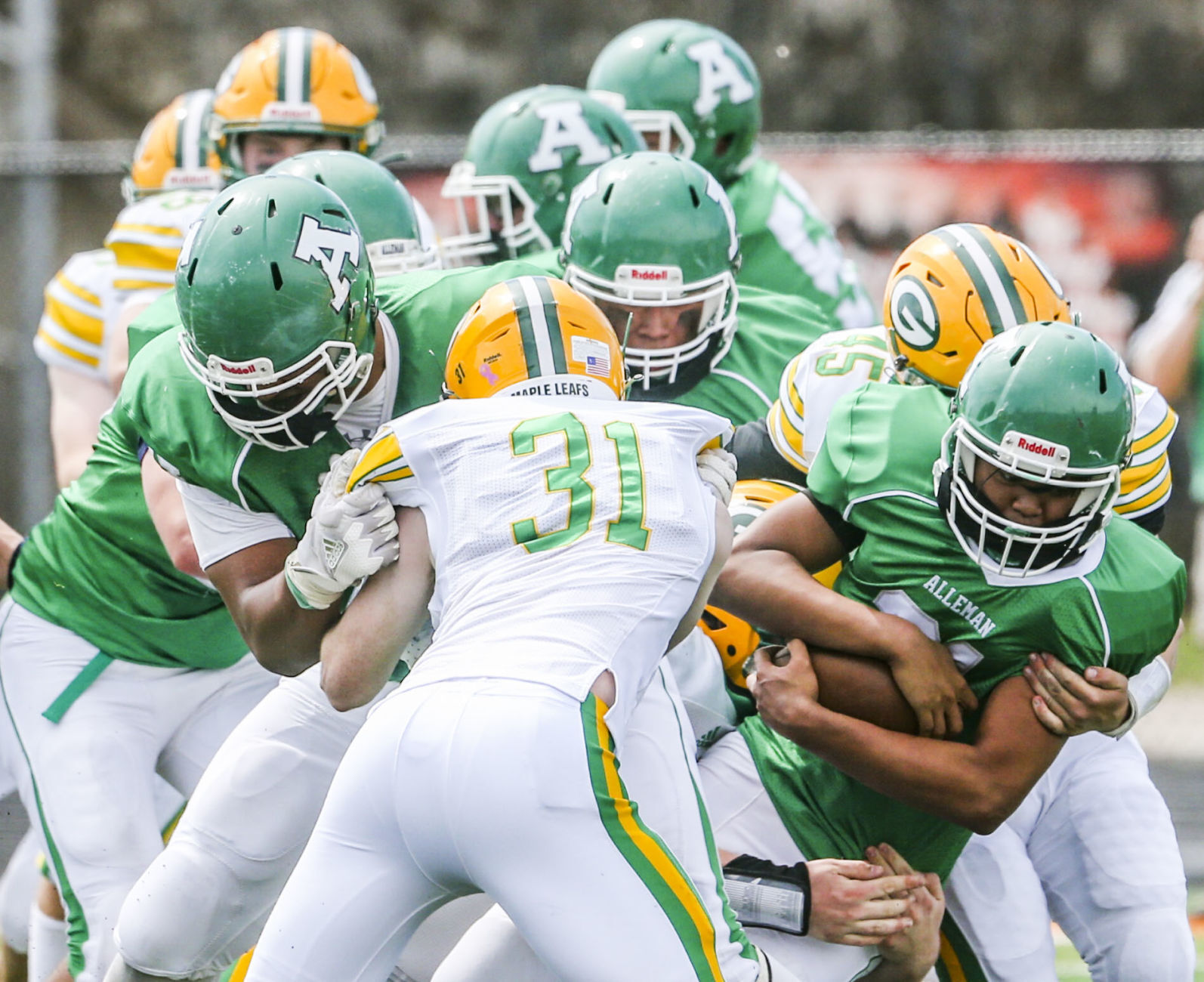 040521-qc-spt-gen-alleman-fball-2.JPG
